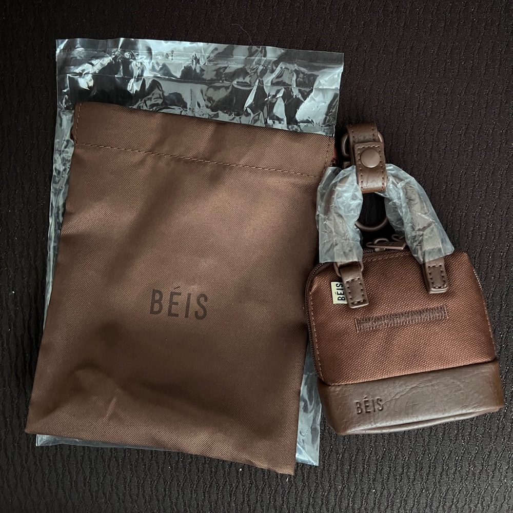 BÉIS Micro Weekender Charm in Maple - NEW